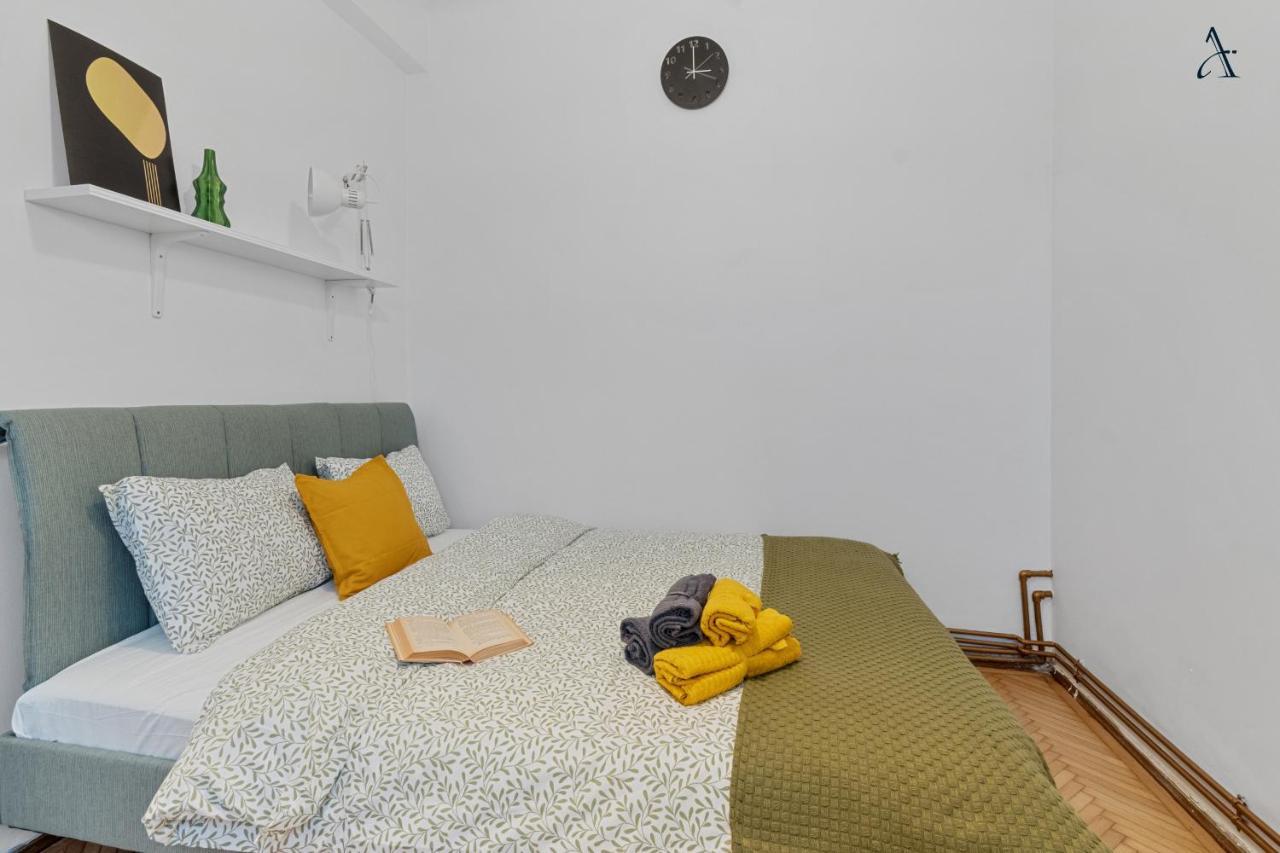 11 Apartments Bucarest Esterno foto