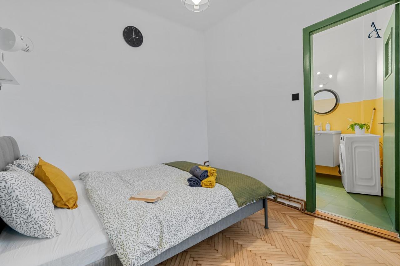 11 Apartments Bucarest Esterno foto